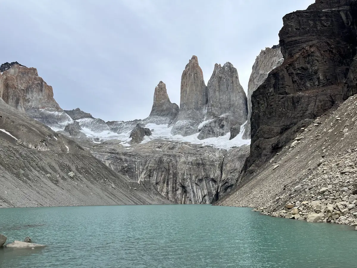 Laguna y Torres del Paine vistas desde el mirador Base Torres